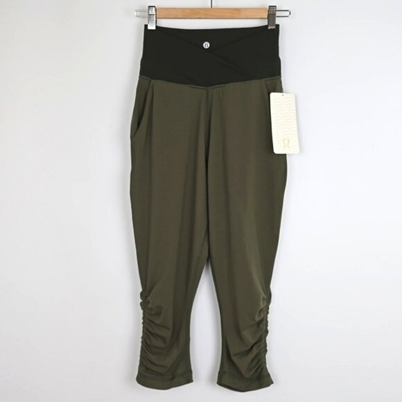 Lululemon Sunset Salutation Crop Pant Fatigue Green Black Relaxed Stretch Size 4 - Picture 2 of 16